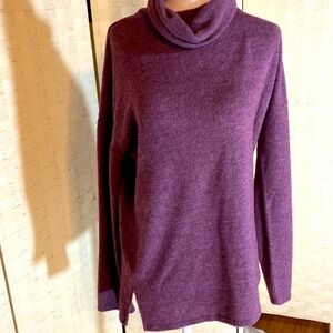 SWEET CLAIRE PURPLE PLUM COWL TURTLENECK SOFT LIKE FLEECE - Size M - EUC